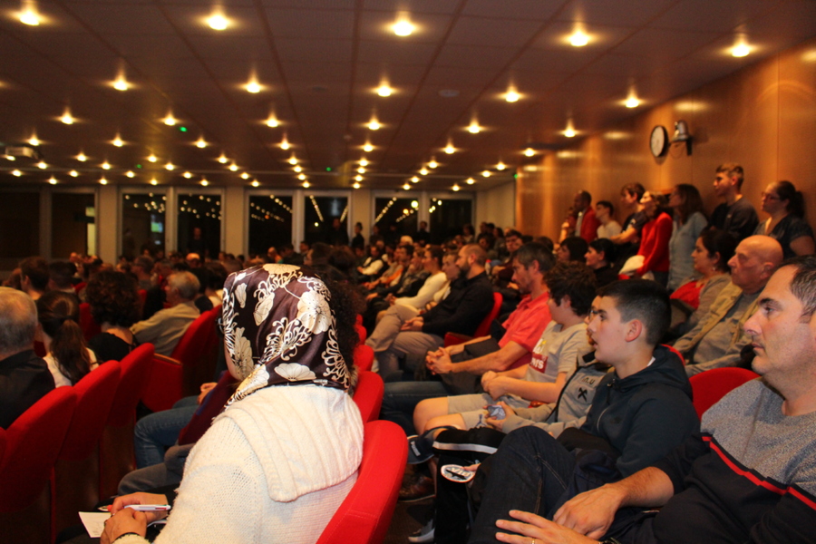 une salle comble,